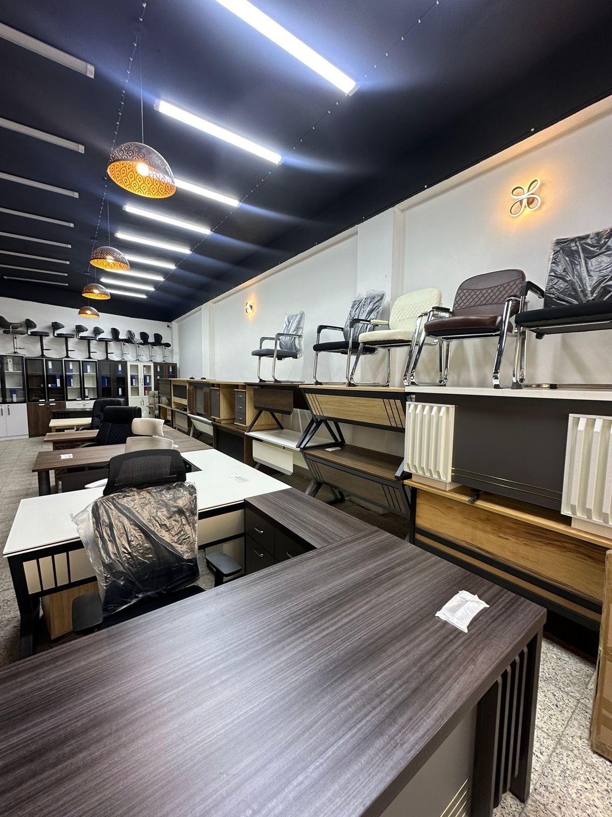 Senegal buyer showroom-floor reference with office desks, storage and display mix